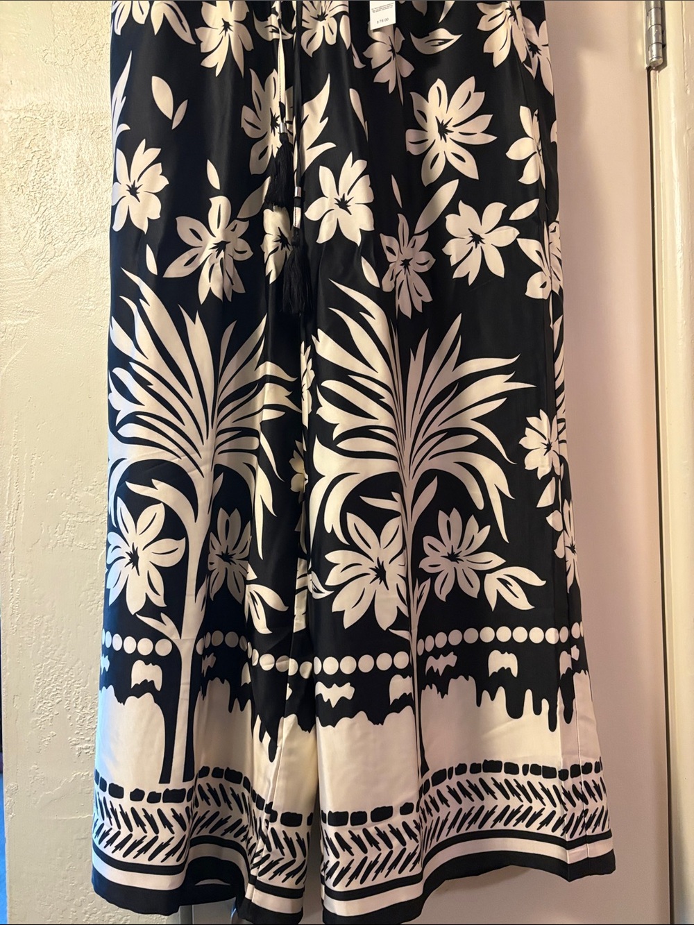 NWT - Tahari Woman Black and Cream Floral Pants - Picture 7 of 8